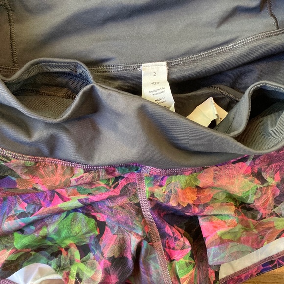 Lululemon Speed Up LR Lined Short Vivid Floral Tone Multi Size 2 - Picture 7 of 10